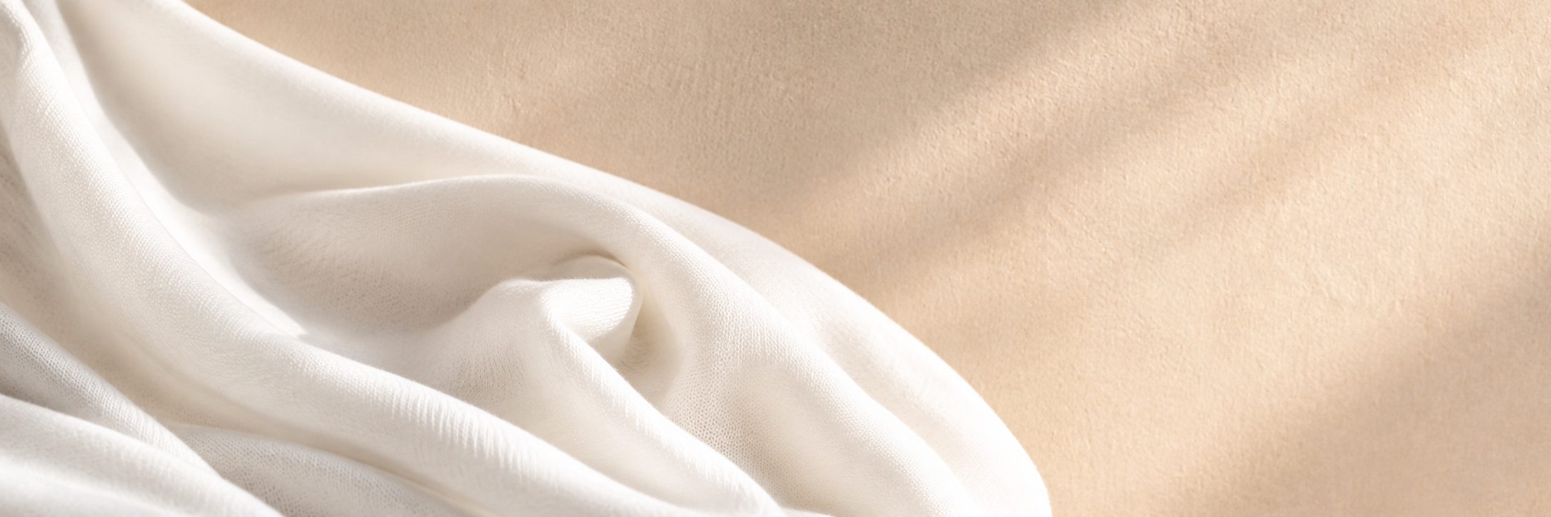 Drapé du coton 220 g/m² utilisé pour les t-shirts Maison Consonance